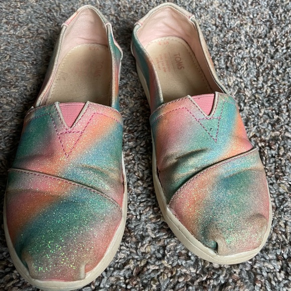 TOMS girl canvas slip-ons. - Picture 2 of 3